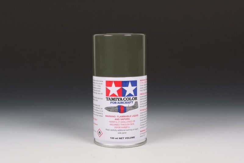 Tamiya AS-30 Dark Green 2 spraylakk for plastbyggesett påføres direkte fra sprayboks