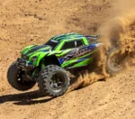 Traxxas X-Maxx Ultimate Green-X sprer opp grus i høy fart