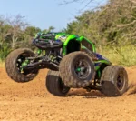 Traxxas X-Maxx Ultimate Green-X monster truck i action på grusbane